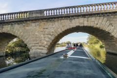 Plyniemy-pod-mostem-Swinford-Toll-Bridge